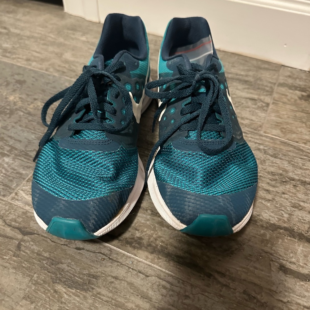 Nike Women's Athletic Shoes - Teal and Dark Blue